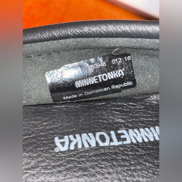 New Minnetonka Moccasin Black Women's 69 Classic Deerskin Kilty Moccasins Sz 11 - Picture 5 of 7